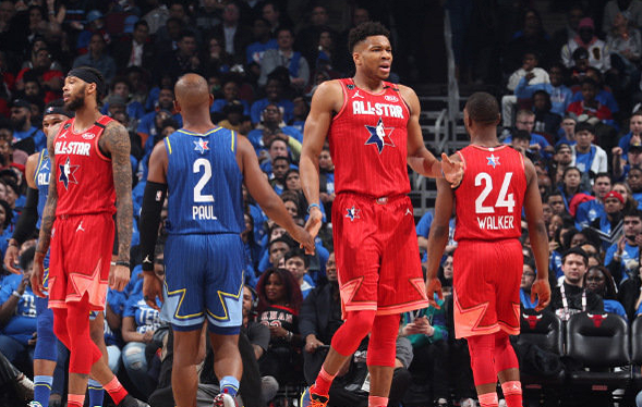 国王完胜新疆队，字母哥刷新纪录