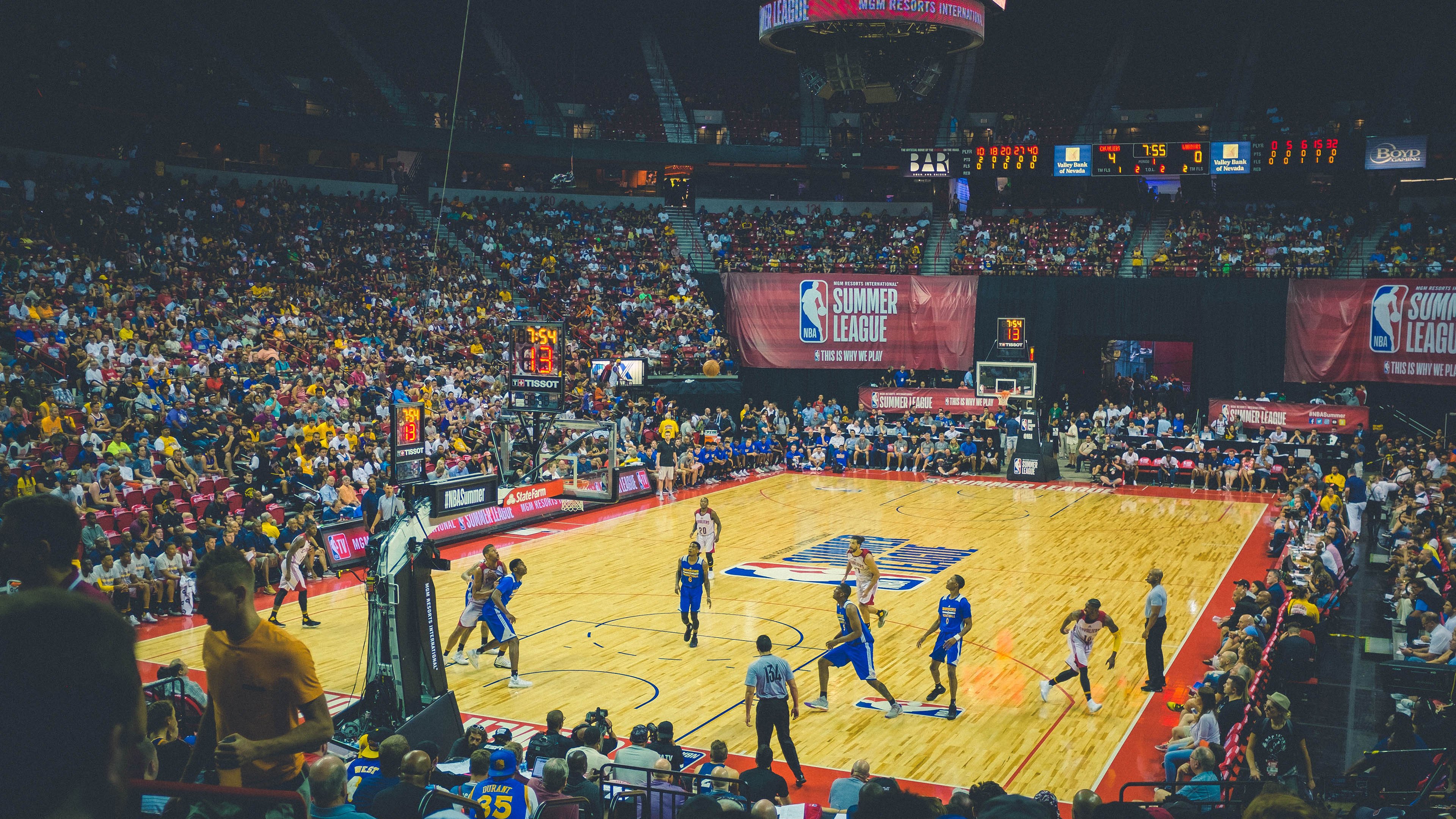 雷速直播-奇才关键战突围鹈鹕，字母哥总决赛接管比赛，当个人英雄主义与团队荣耀交汇